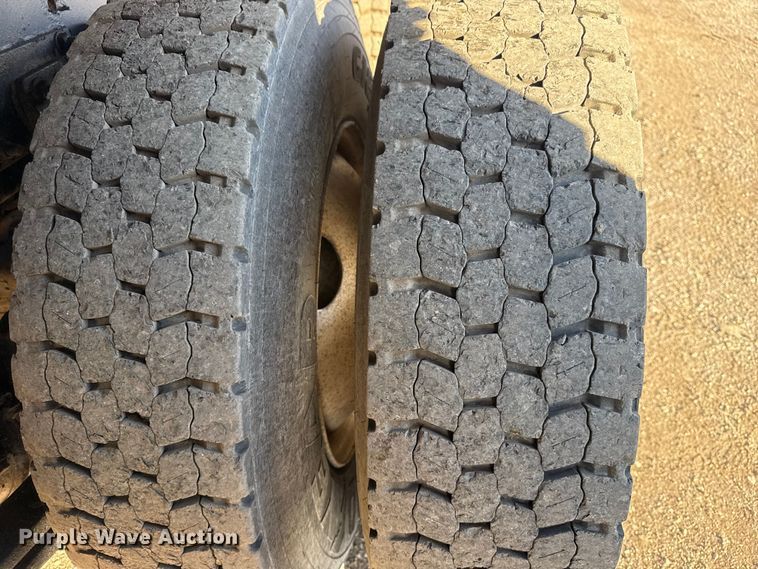 image for item EG1962 2012 Freightliner 114SD crane truck