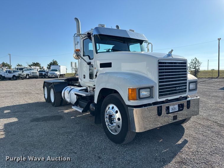 image for item EG2228 2013 Mack CHU613 semi truck