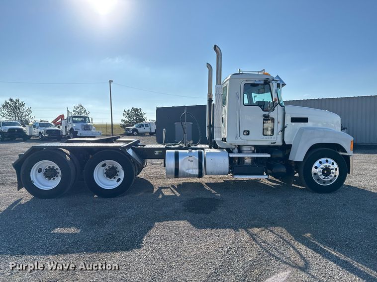 image for item EG2228 2013 Mack CHU613 semi truck