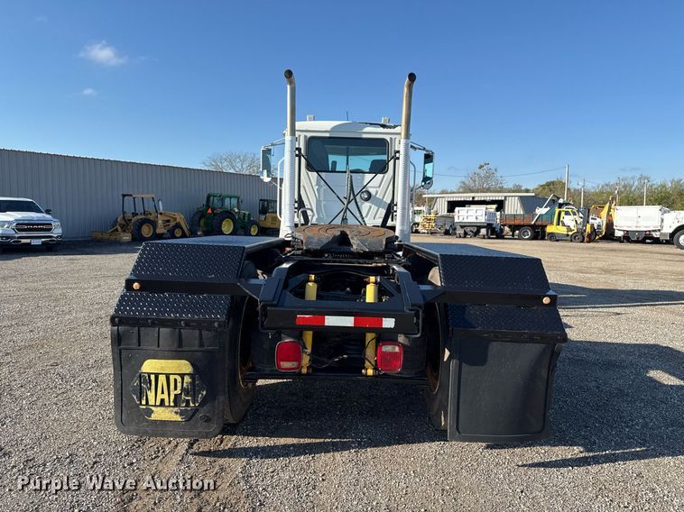 image for item EG2228 2013 Mack CHU613 semi truck