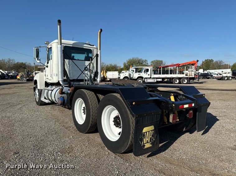 image for item EG2228 2013 Mack CHU613 semi truck