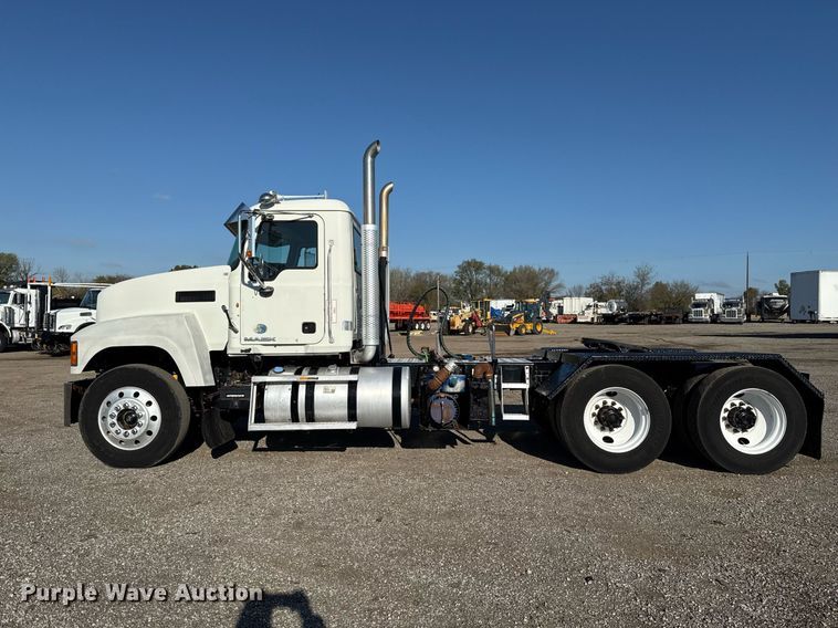 image for item EG2228 2013 Mack CHU613 semi truck