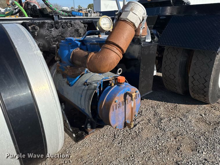 image for item EG2228 2013 Mack CHU613 semi truck