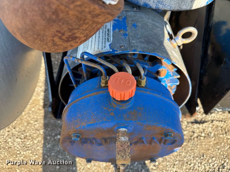 image for item EG2228 2013 Mack CHU613 semi truck