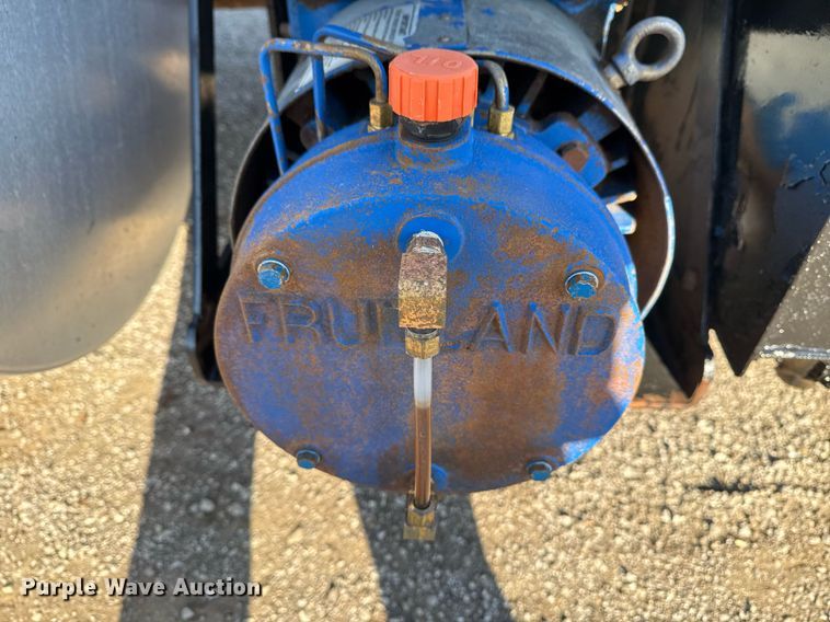 image for item EG2228 2013 Mack CHU613 semi truck