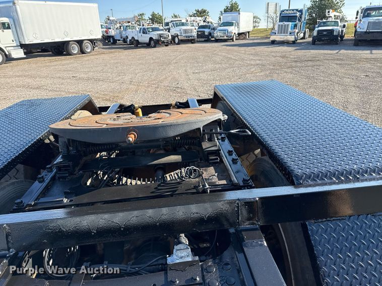 image for item EG2228 2013 Mack CHU613 semi truck