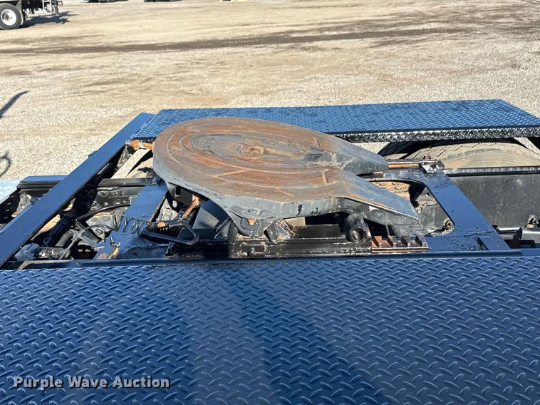 image for item EG2228 2013 Mack CHU613 semi truck