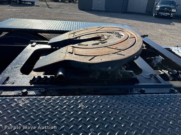 image for item EG2228 2013 Mack CHU613 semi truck