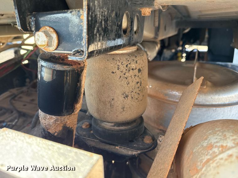 image for item EG2228 2013 Mack CHU613 semi truck