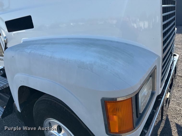 image for item EG2228 2013 Mack CHU613 semi truck