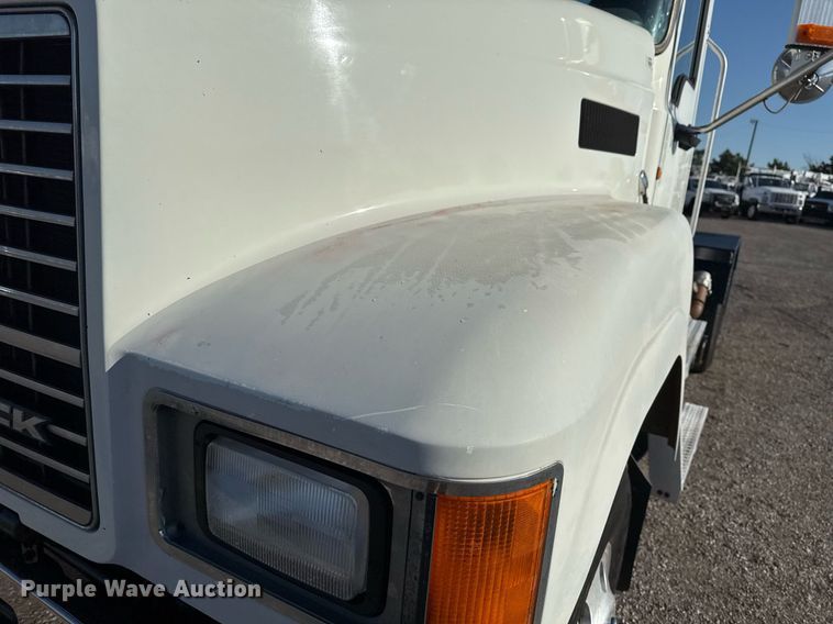 image for item EG2228 2013 Mack CHU613 semi truck