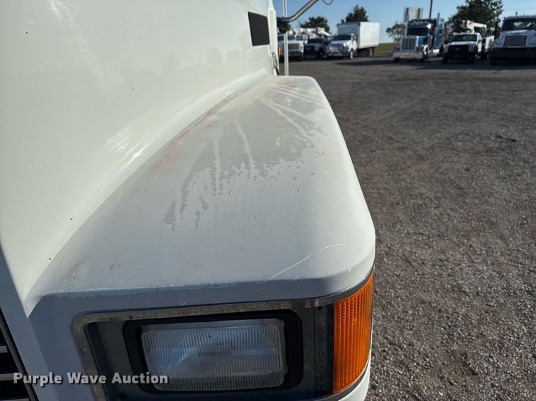 image for item EG2228 2013 Mack CHU613 semi truck