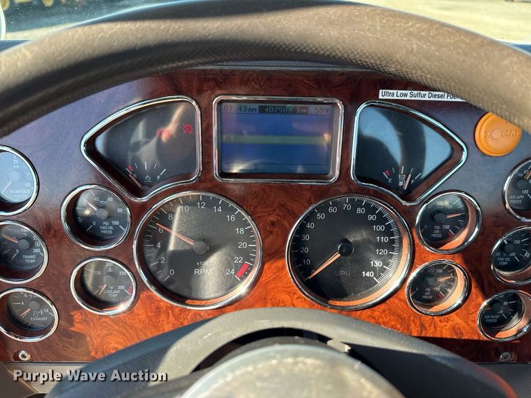 image for item EG2228 2013 Mack CHU613 semi truck