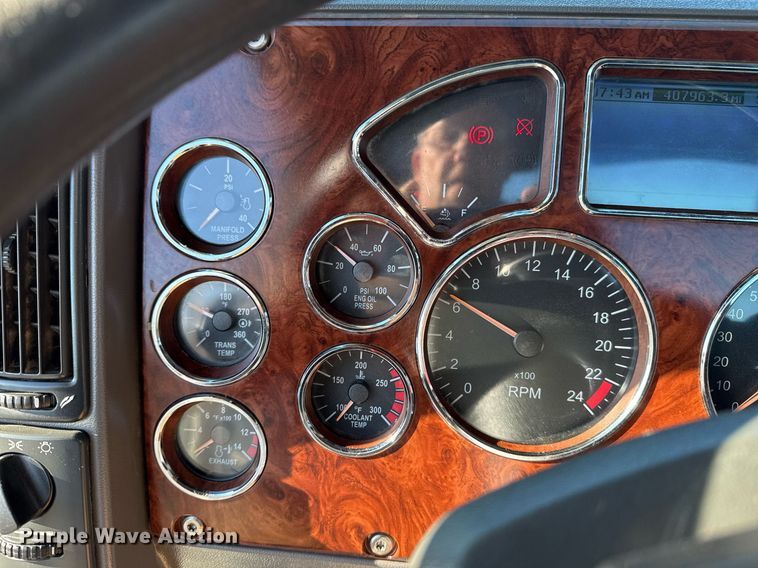 image for item EG2228 2013 Mack CHU613 semi truck