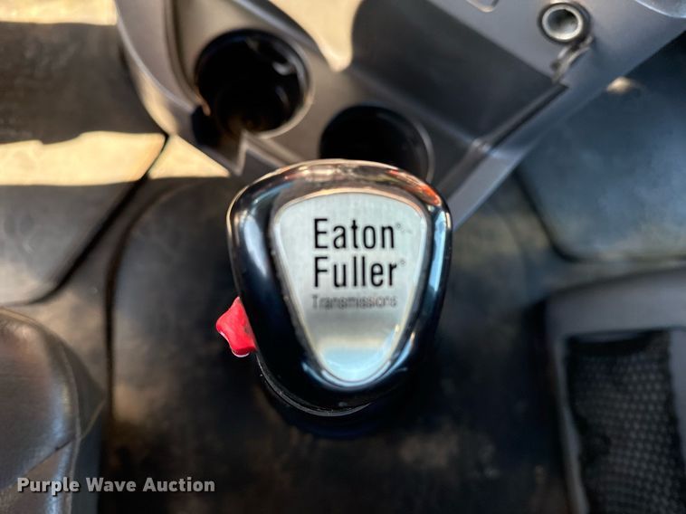 image for item EG2228 2013 Mack CHU613 semi truck