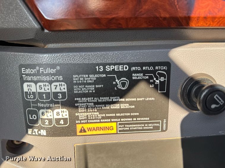 image for item EG2228 2013 Mack CHU613 semi truck