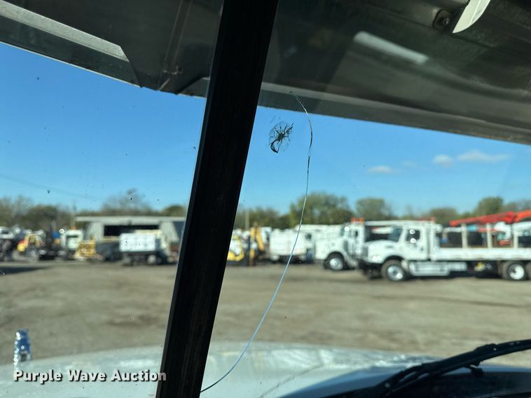 image for item EG2228 2013 Mack CHU613 semi truck