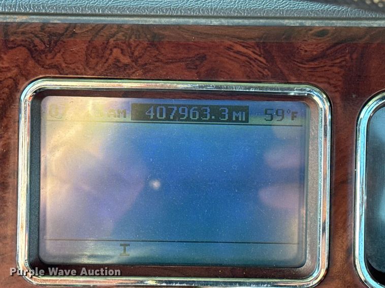 image for item EG2228 2013 Mack CHU613 semi truck