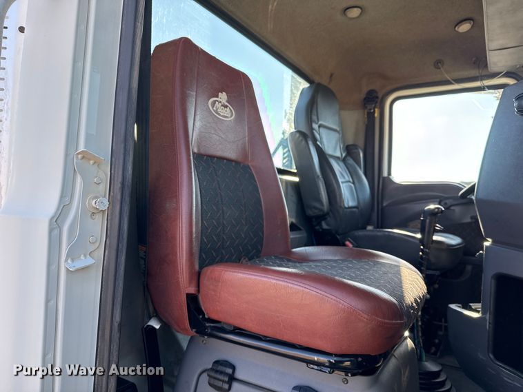 image for item EG2228 2013 Mack CHU613 semi truck