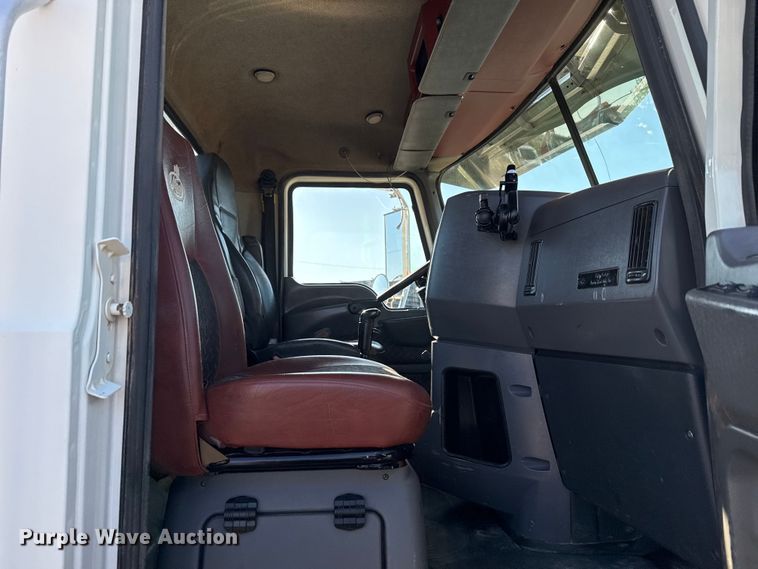 image for item EG2228 2013 Mack CHU613 semi truck