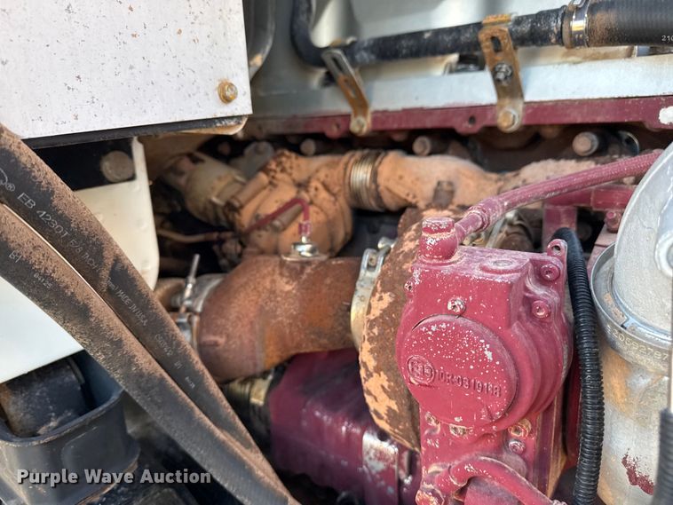 image for item EG2228 2013 Mack CHU613 semi truck