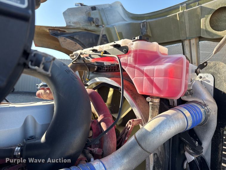 image for item EG2228 2013 Mack CHU613 semi truck