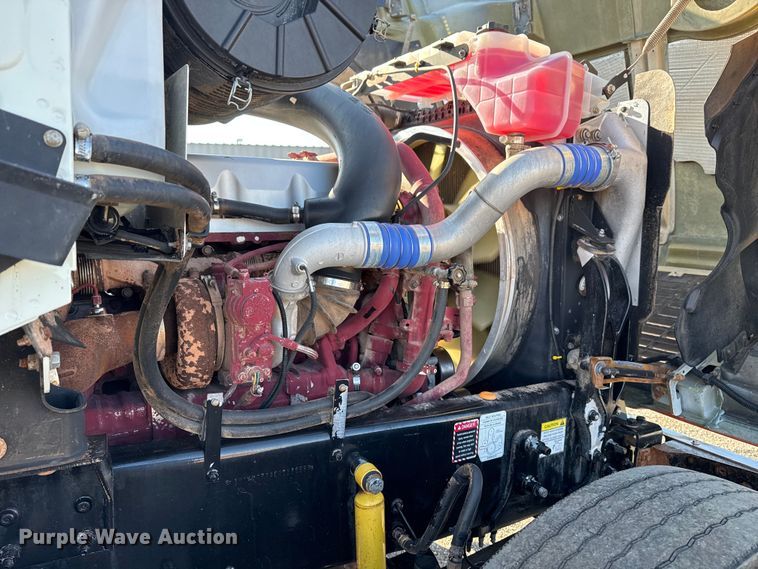 image for item EG2228 2013 Mack CHU613 semi truck