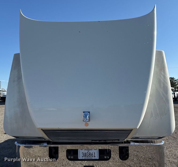 image for item EG2228 2013 Mack CHU613 semi truck