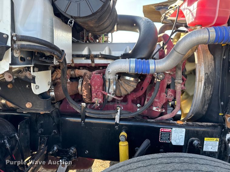 image for item EG2228 2013 Mack CHU613 semi truck