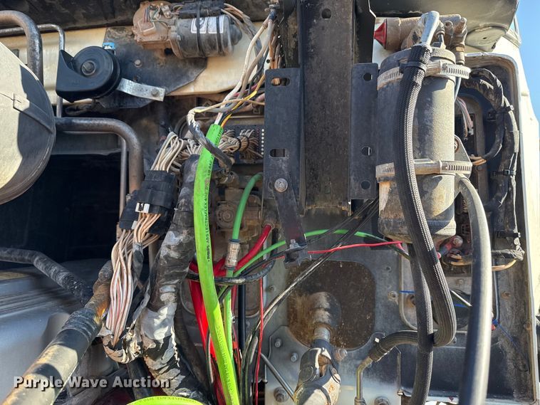 image for item EG2228 2013 Mack CHU613 semi truck