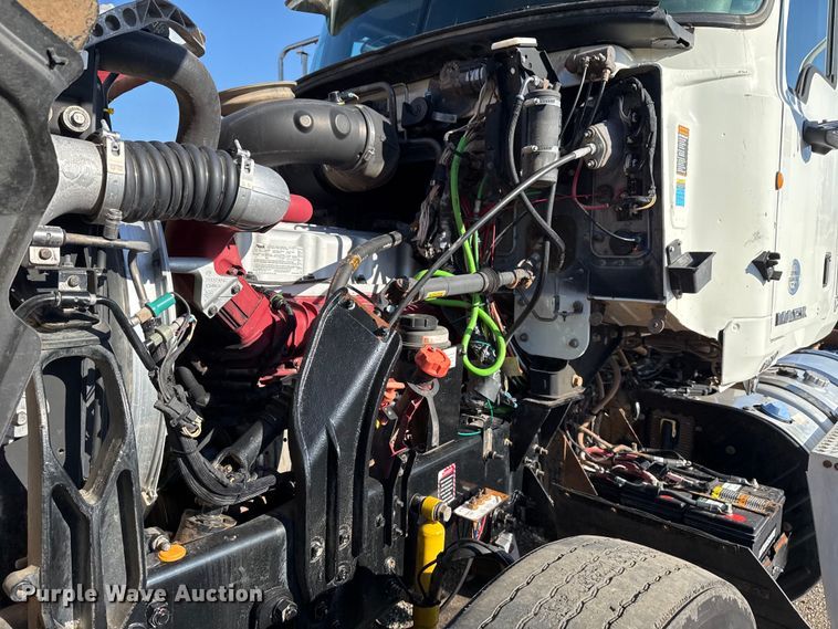 image for item EG2228 2013 Mack CHU613 semi truck