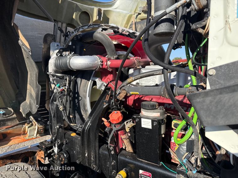 image for item EG2228 2013 Mack CHU613 semi truck