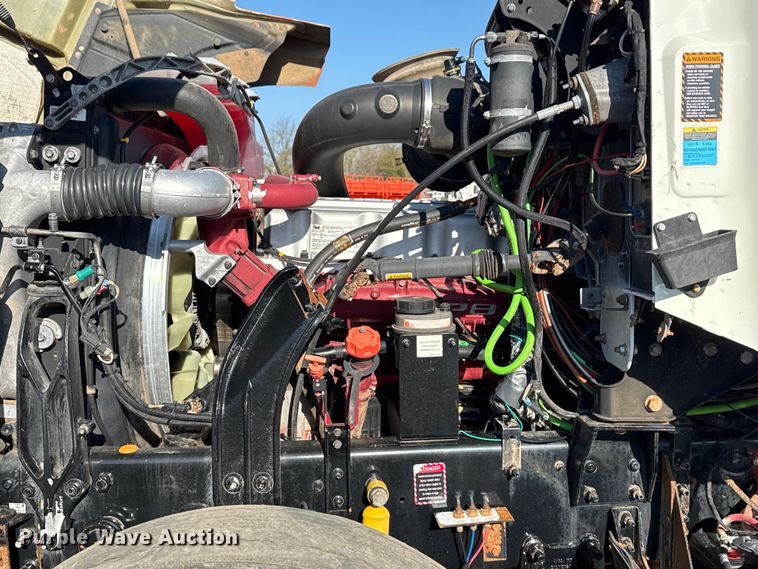 image for item EG2228 2013 Mack CHU613 semi truck