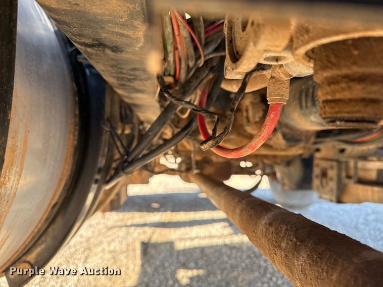 image for item EG2228 2013 Mack CHU613 semi truck