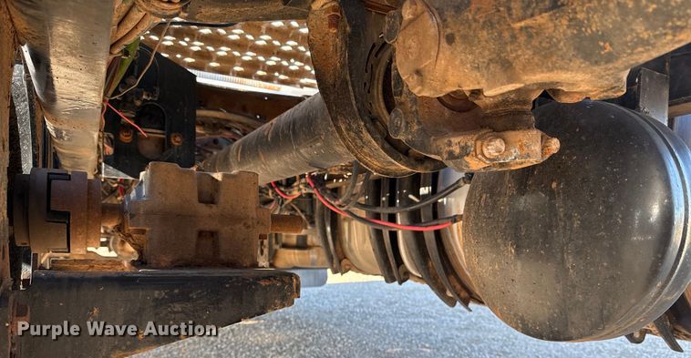 image for item EG2228 2013 Mack CHU613 semi truck