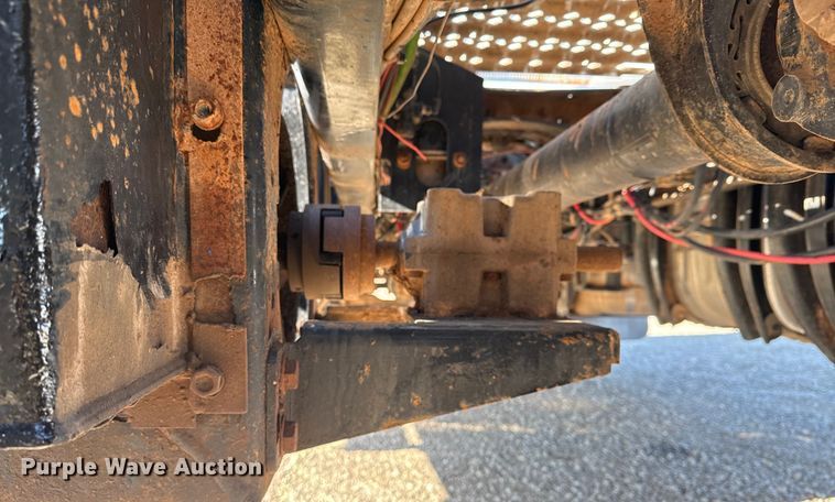 image for item EG2228 2013 Mack CHU613 semi truck