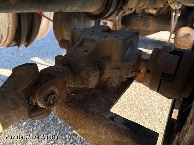 image for item EG2228 2013 Mack CHU613 semi truck