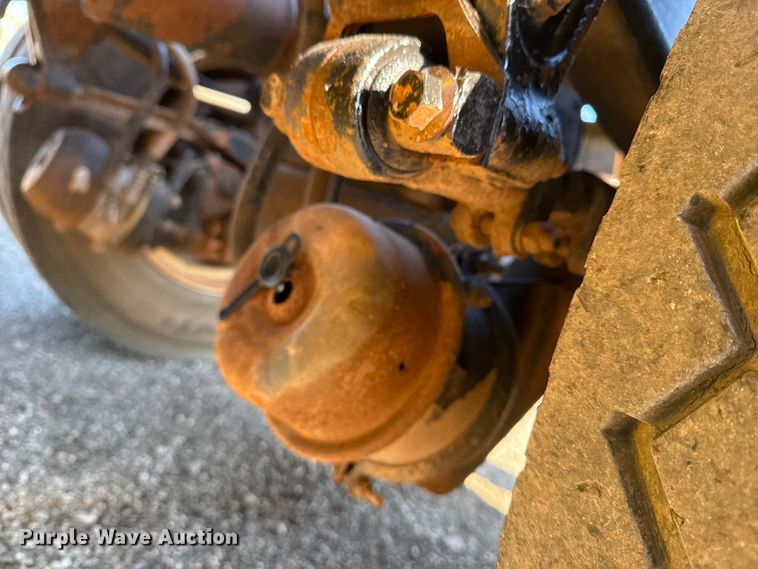 image for item EG2228 2013 Mack CHU613 semi truck