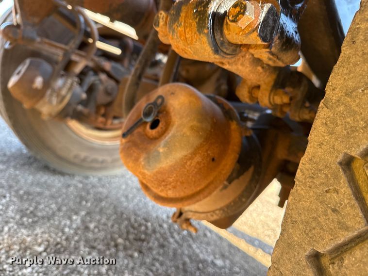 image for item EG2228 2013 Mack CHU613 semi truck