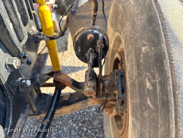 image for item EG2228 2013 Mack CHU613 semi truck