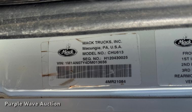 image for item EG2228 2013 Mack CHU613 semi truck