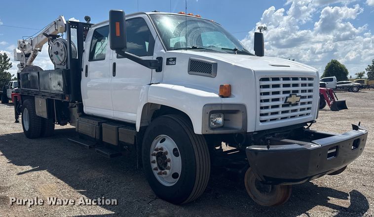 image for item EG6165 2006 Chevrolet C7500 crane truck