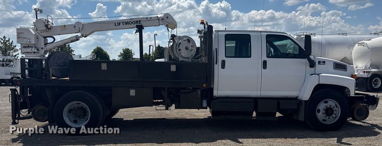image for item EG6165 2006 Chevrolet C7500 crane truck