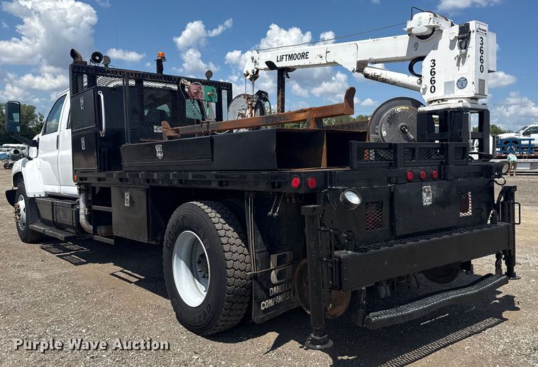 image for item EG6165 2006 Chevrolet C7500 crane truck