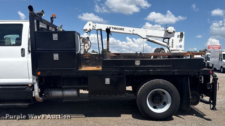 image for item EG6165 2006 Chevrolet C7500 crane truck