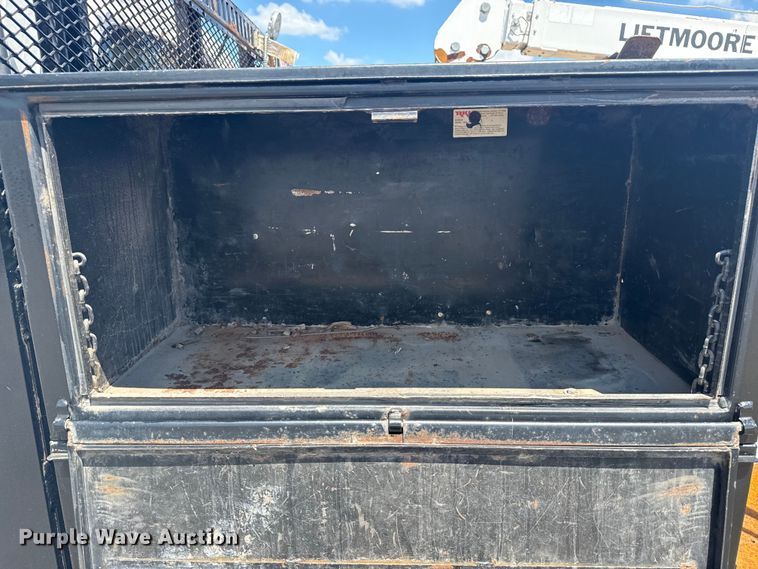 image for item EG6165 2006 Chevrolet C7500 crane truck