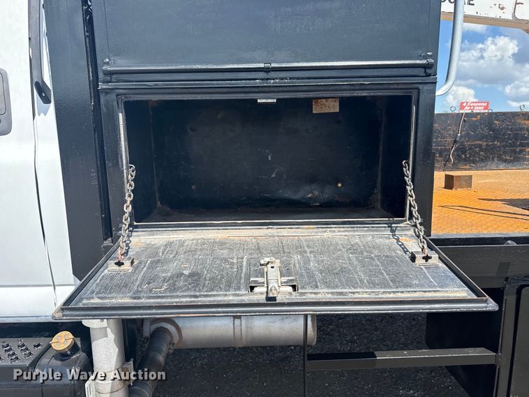 image for item EG6165 2006 Chevrolet C7500 crane truck