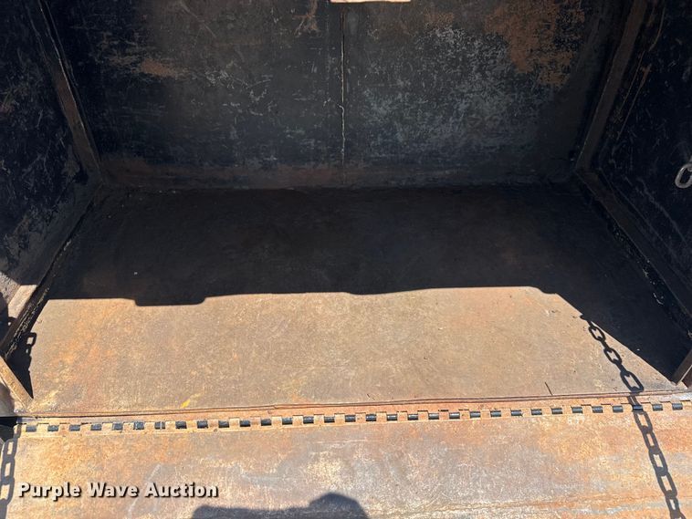 image for item EG6165 2006 Chevrolet C7500 crane truck