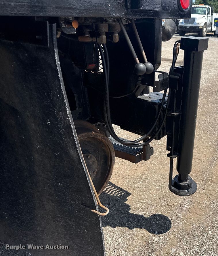 image for item EG6165 2006 Chevrolet C7500 crane truck