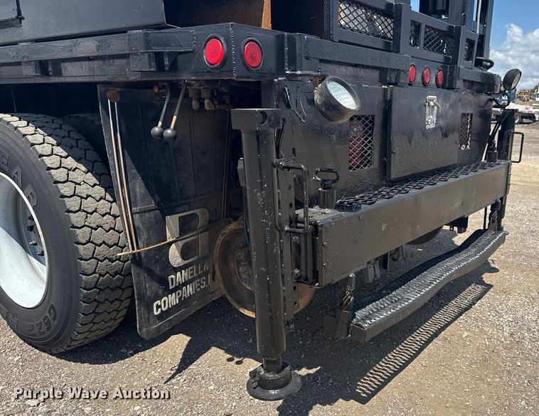 image for item EG6165 2006 Chevrolet C7500 crane truck